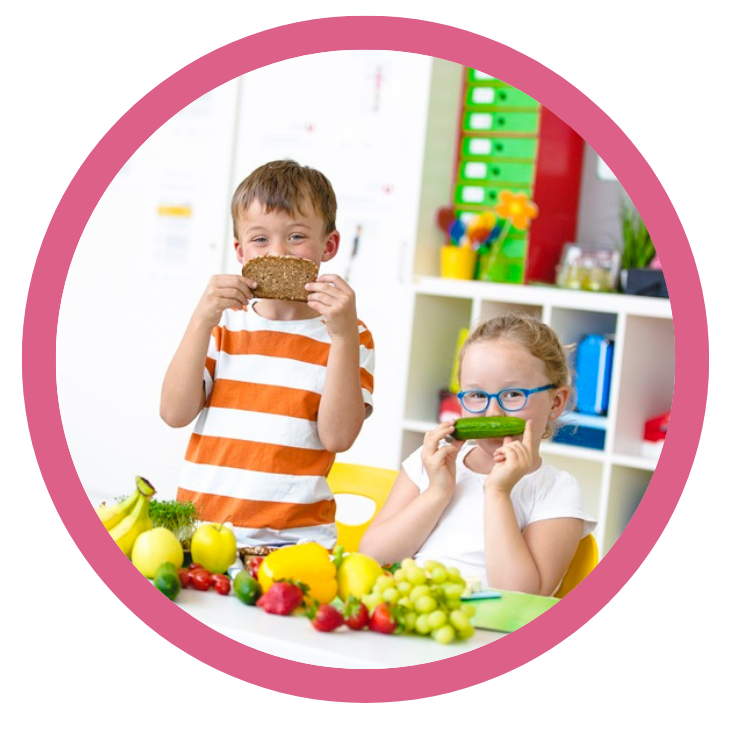 dzieci z warzywami zdrowe jedzenie w Przedszkolu Kolorowe Kredki Nałęczów Lublin Snopków Garbów